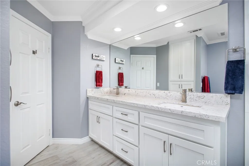 30201 Spray Drive, Canyon Lake, California 92587 home-pic-11